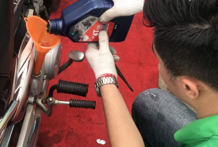 MIỄN PHÍ THAY NHỚT CÙNG AP SAIGON PETRO TẠI TRƯỜNG CAO ĐẲNG NGHỀ CẦN THƠ