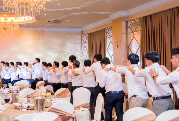 HÒA VÀO NĂM MỚI CÙNG TIỆC TẤT NIÊN AP SAIGON PETRO