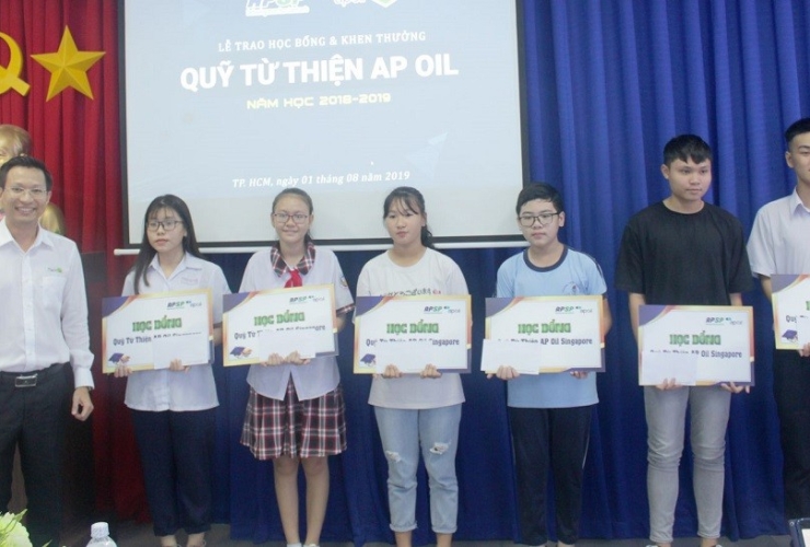 LỄ TRAO HỌC BỔNG, KHEN THƯỞNG - QUỸ TỪ THIỆN AP OIL 2019
